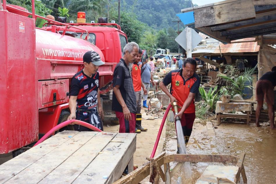 ร่วมปฎิบัติภารกิจช่วยเหลือประชาชน ที่ได้รับผลกระทบจากเหตุอุทกภัย หมู่ที่ 9 บ้านราวปลา 